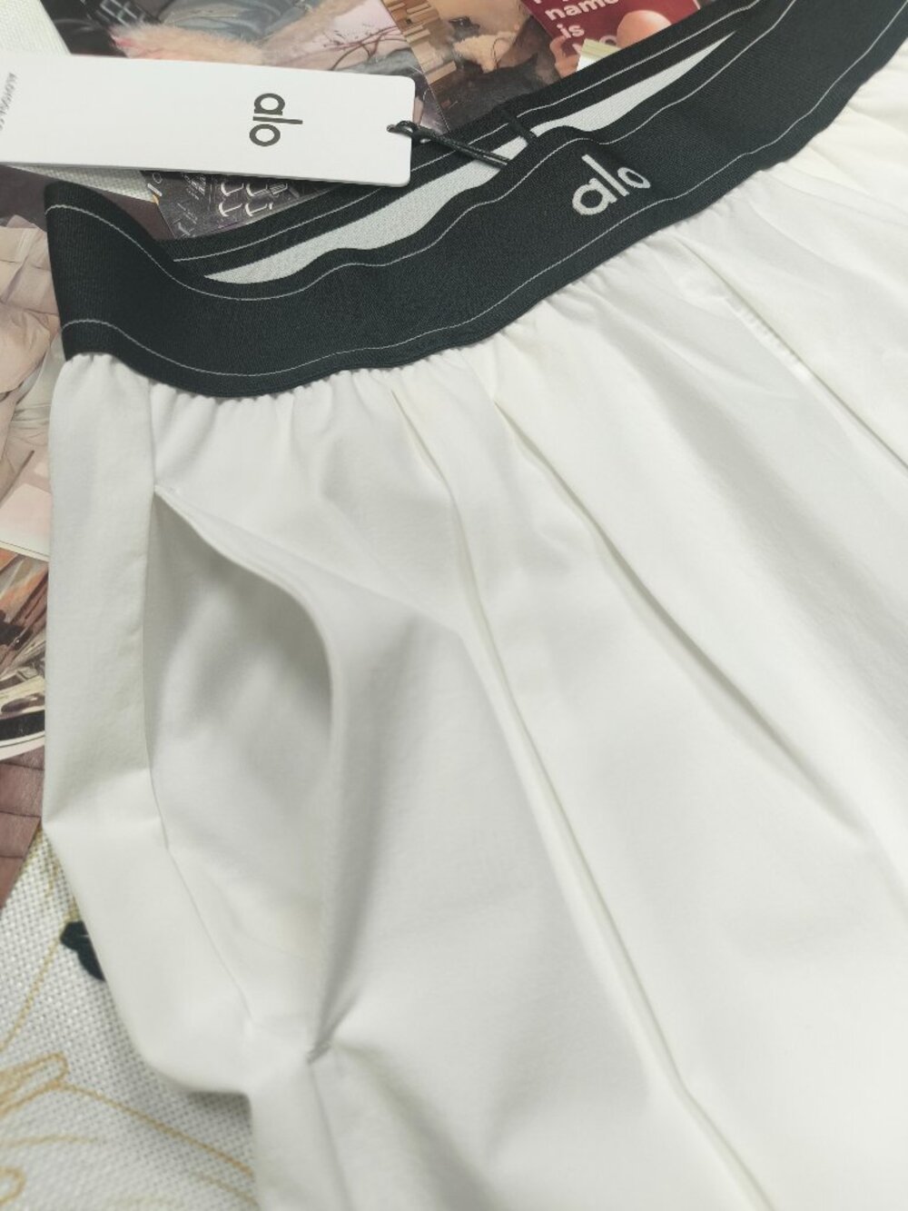 NWT✨Alo Yoga Straight Leg Pants White/Black (Regular) Fashion Comfortable🌼 - Picture 6 of 7